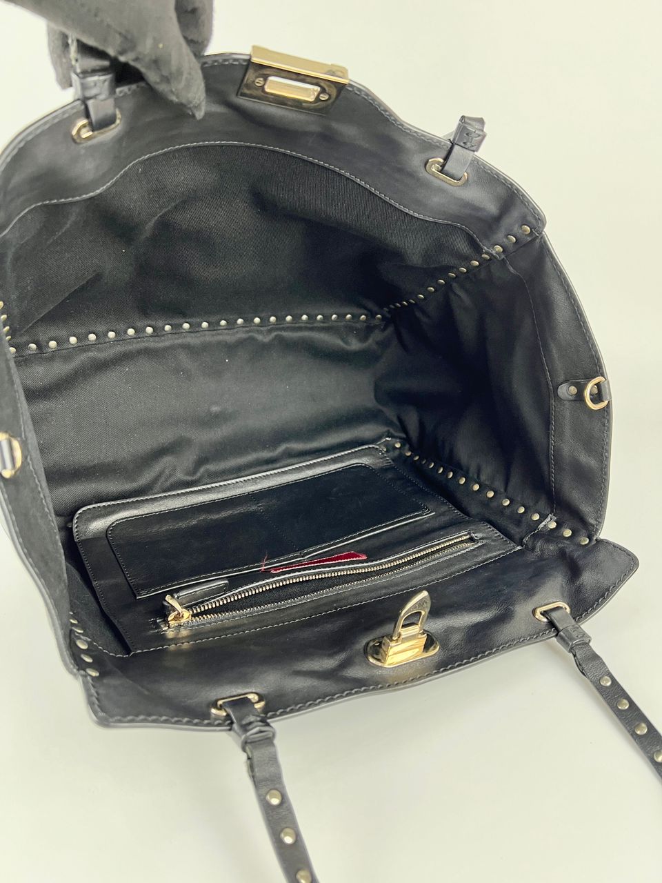 Bolsa Valentino garavani preta grande