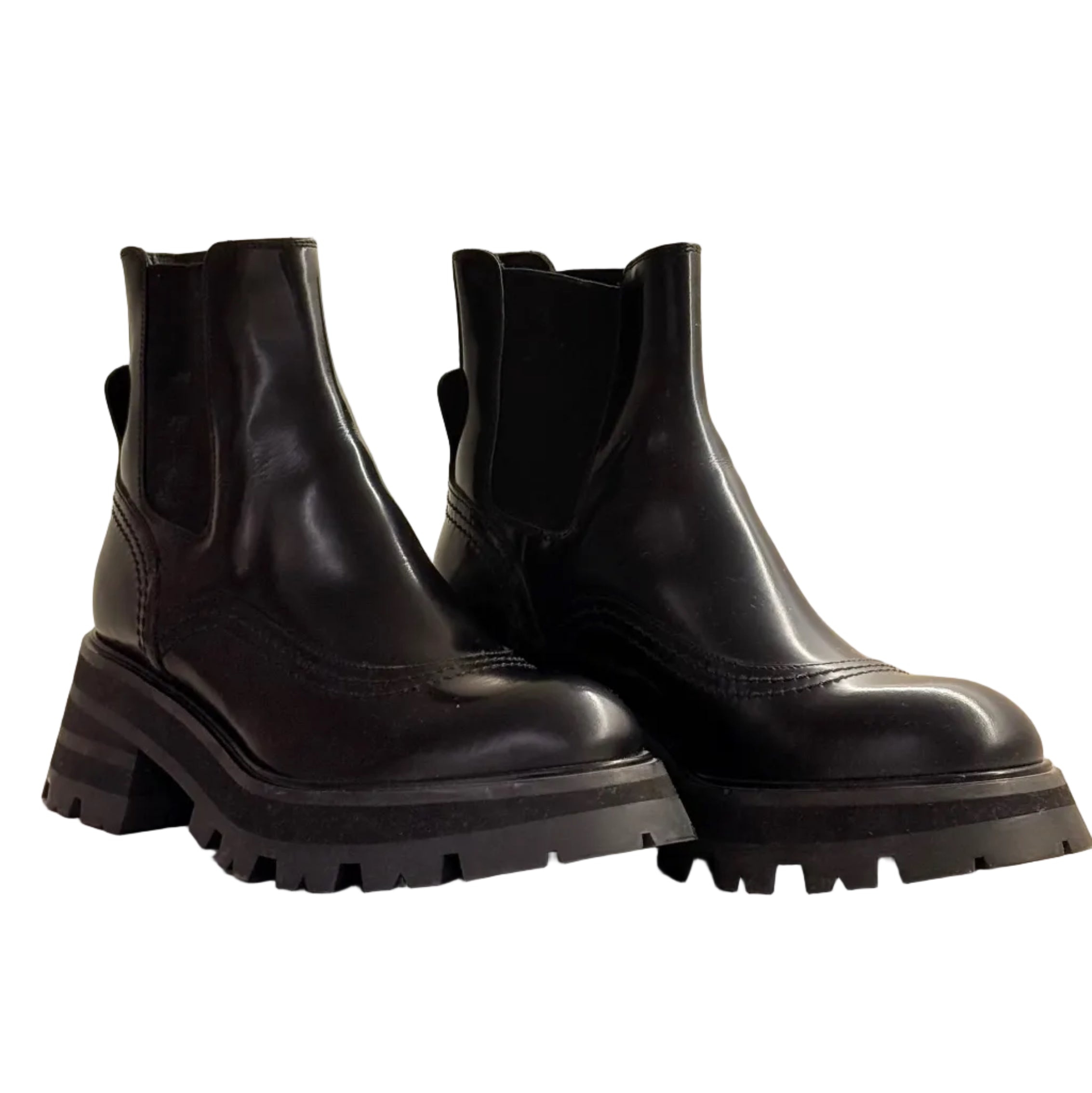 Alexander McQueen Chelsea Wander