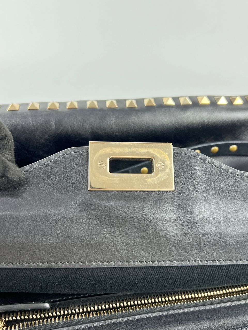 Bolsa Valentino garavani preta grande