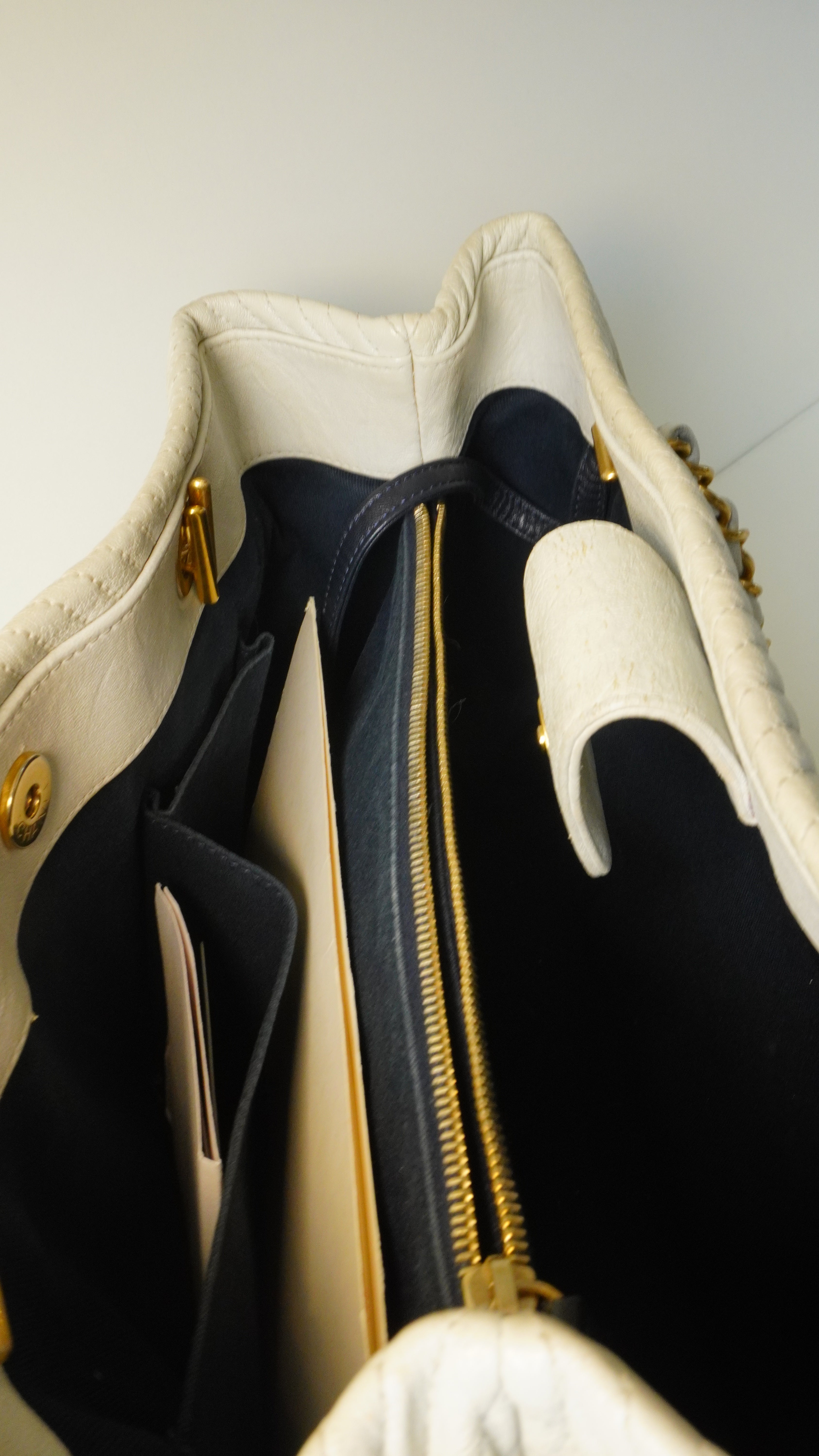 Bolsa Chanel Off White G com corrente dourada