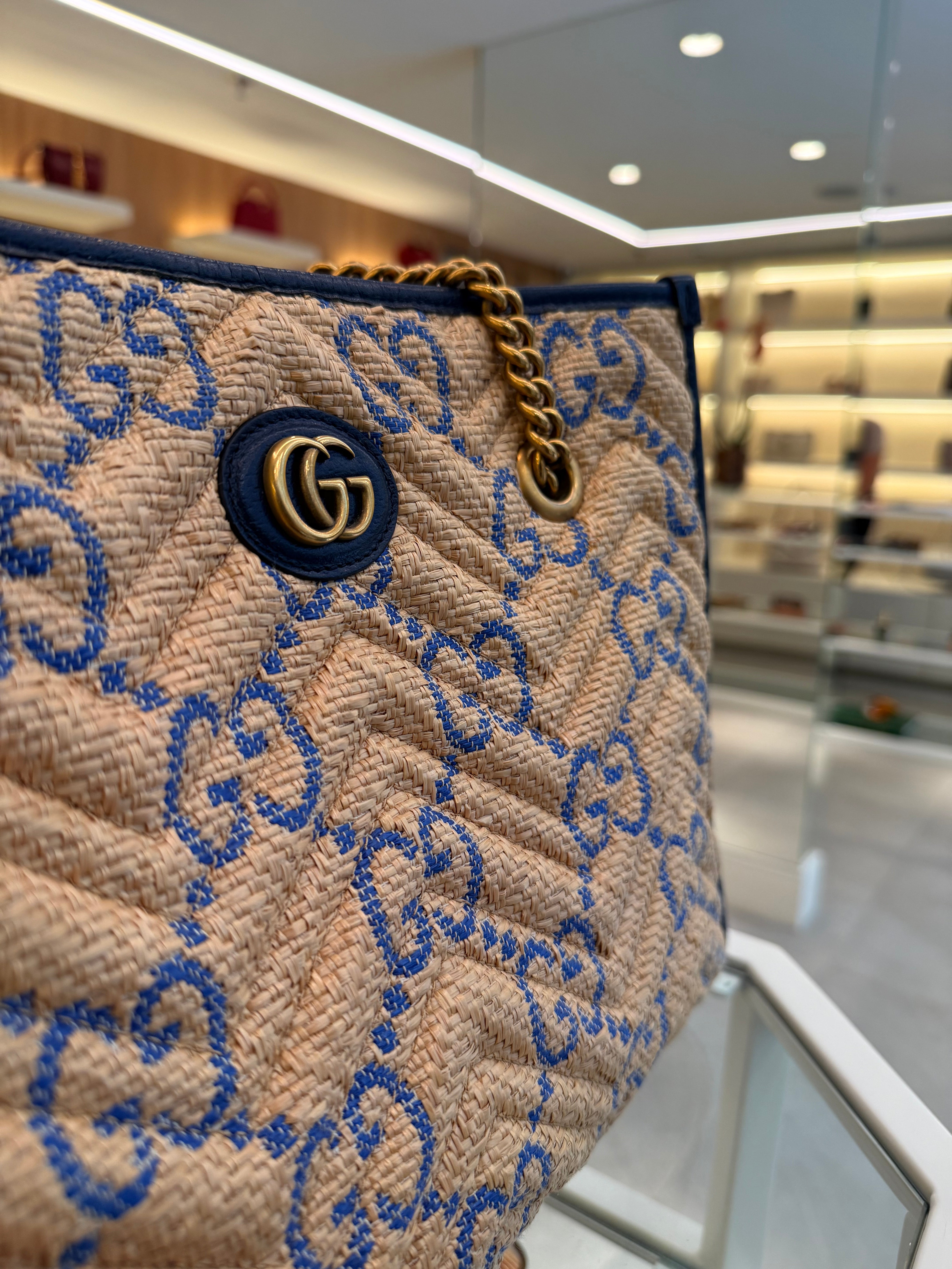 Gucci GG Marmont em ráfia