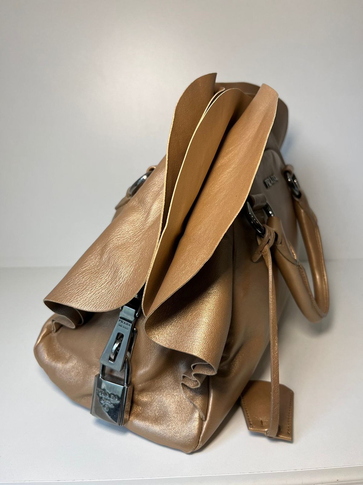 Bolsa Prada Dourada babados