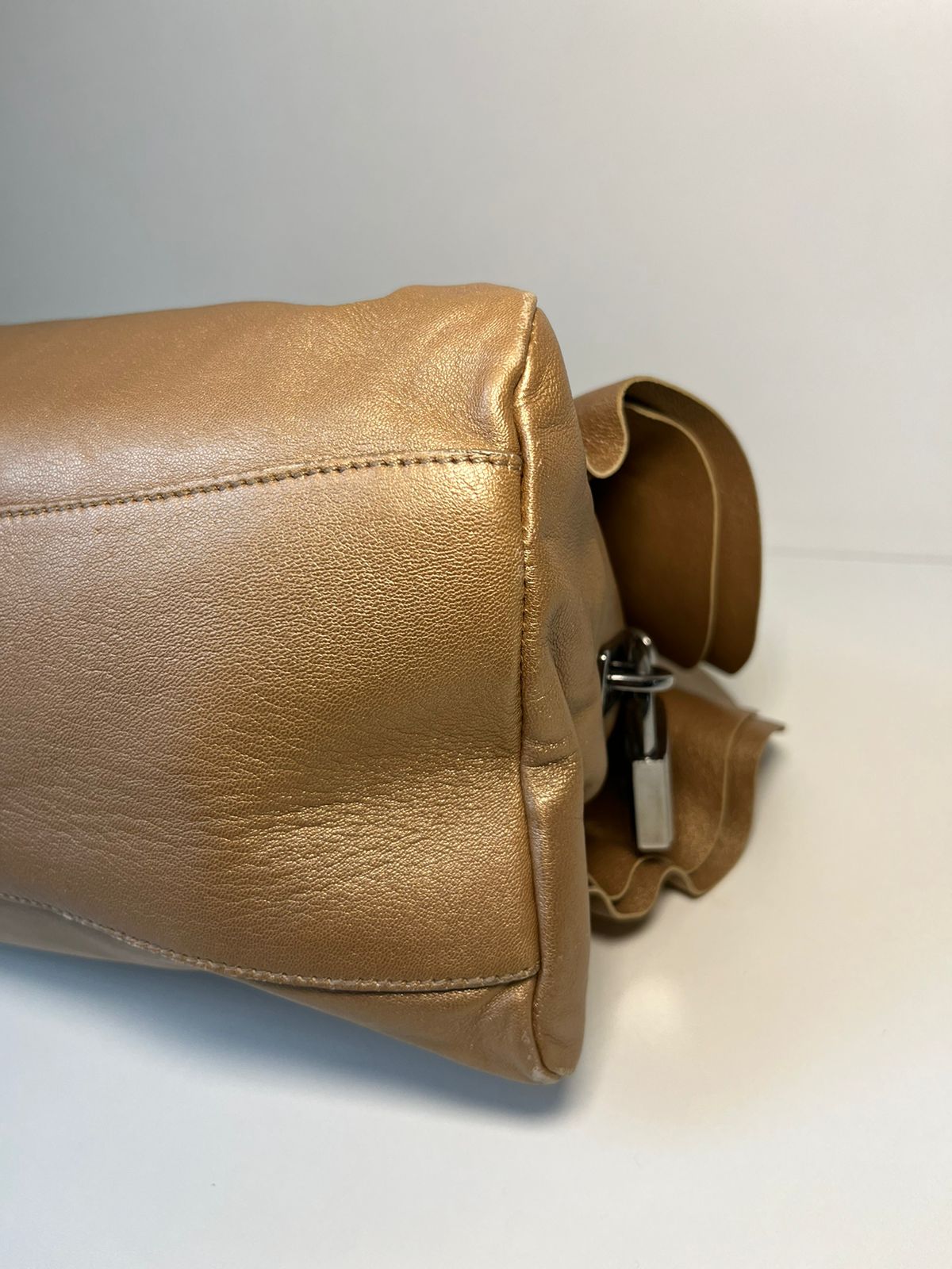 Bolsa Prada Dourada babados