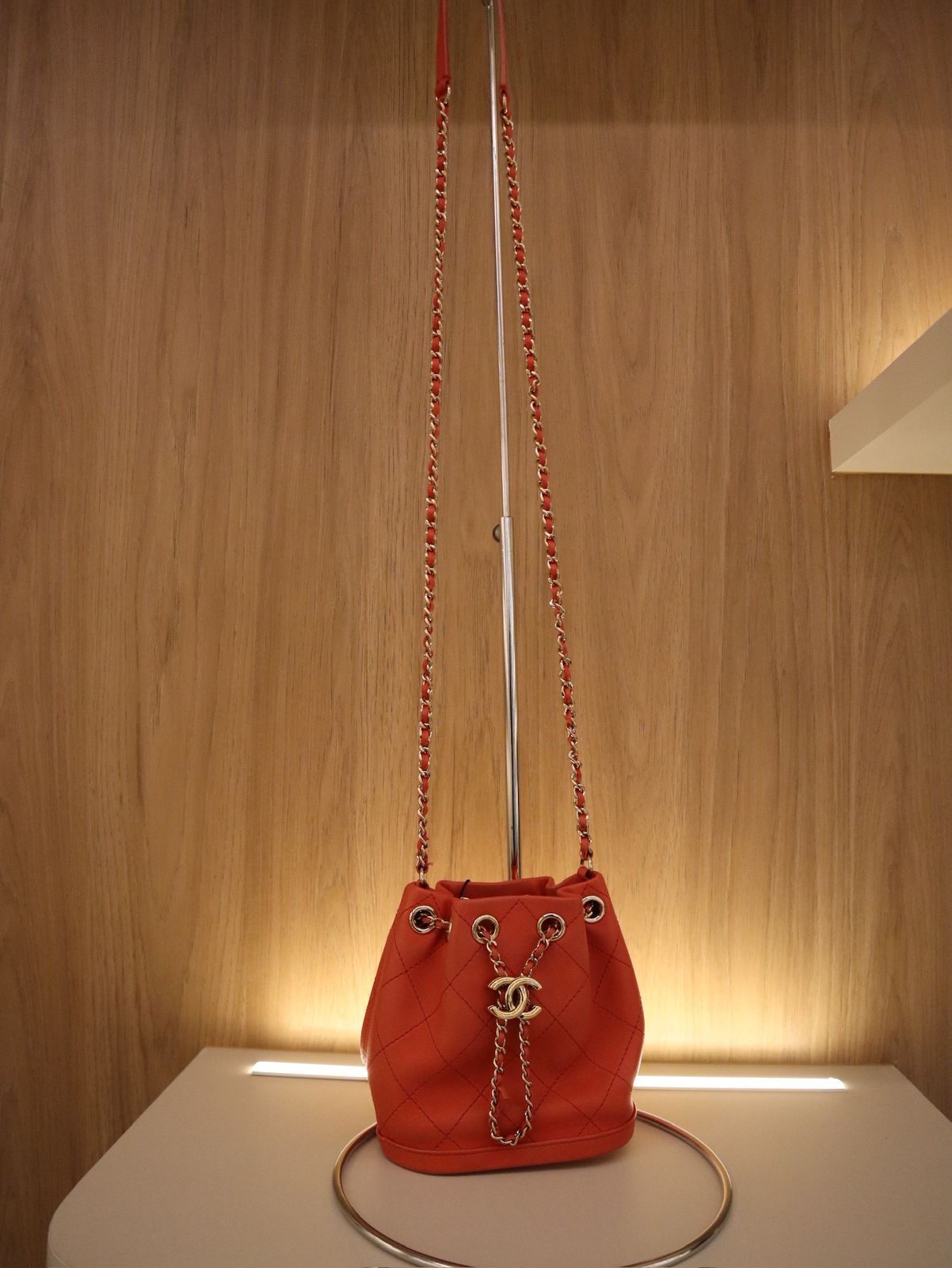 Bolsa Chanel CC Quilted Lambskin Bucket