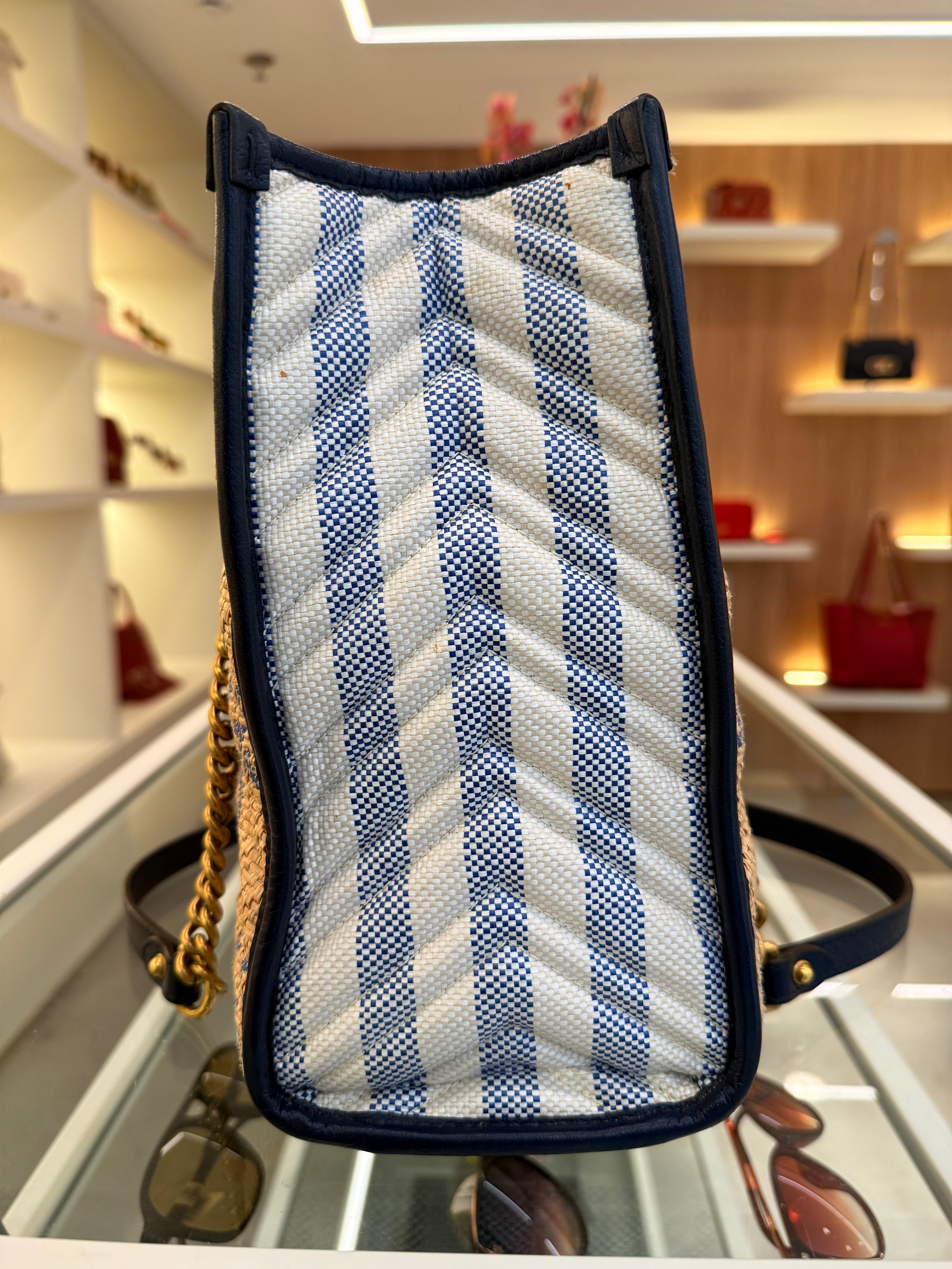 Gucci GG Marmont em ráfia