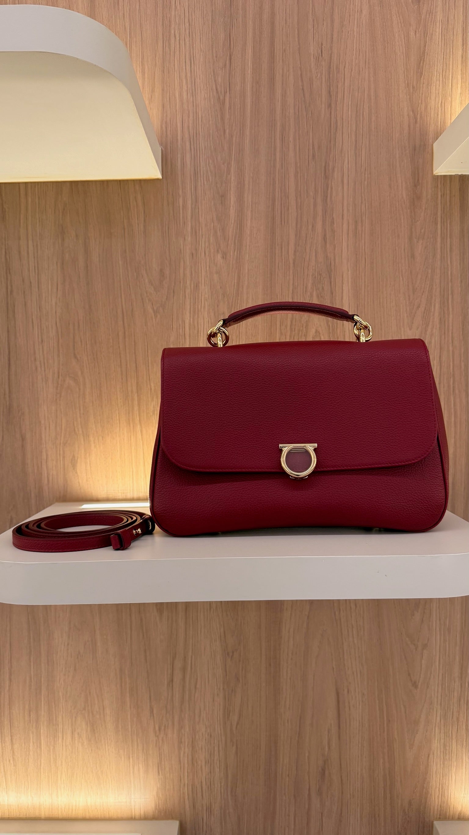 Ferragamo margot handle