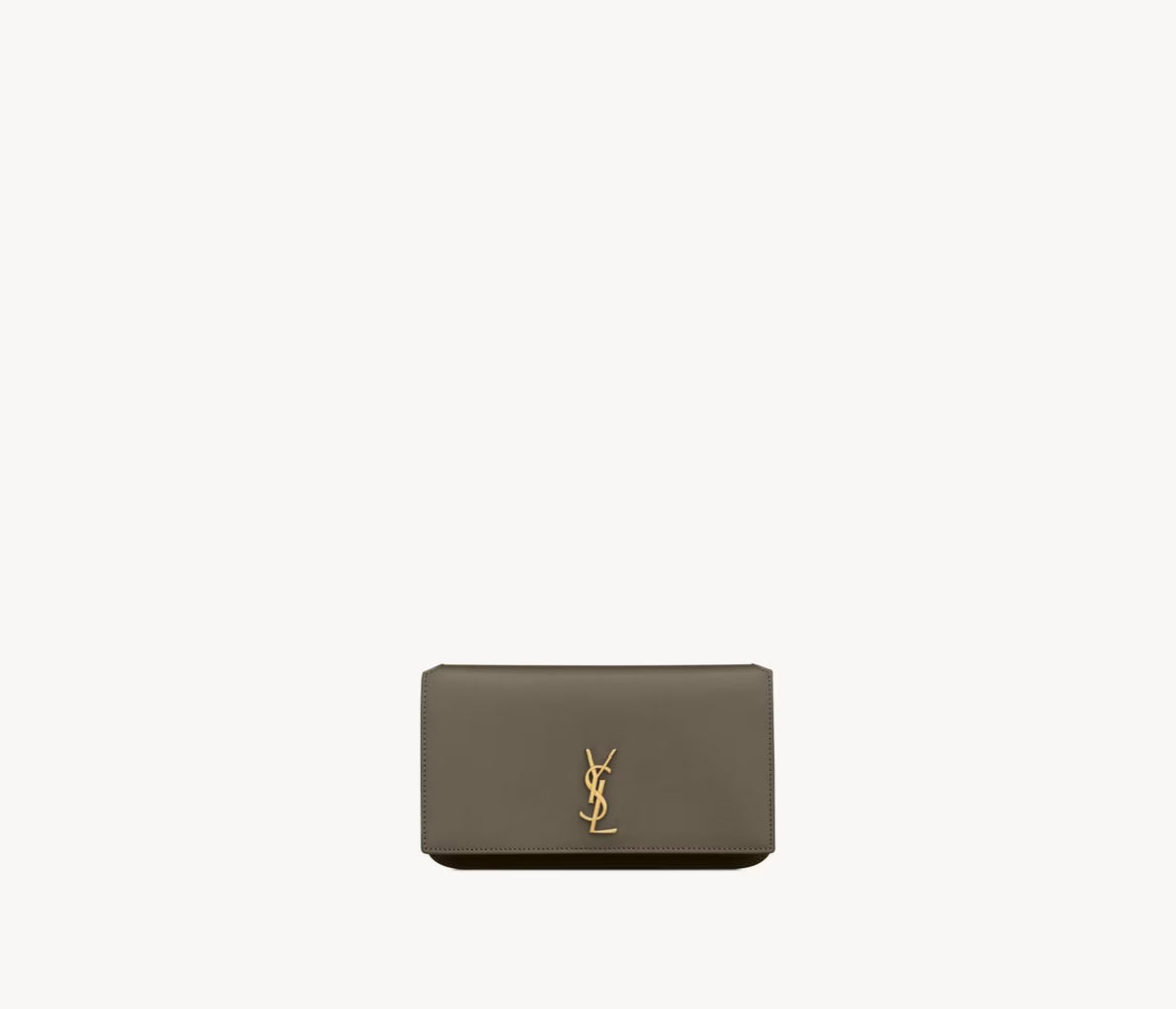 BOLSA CASSANDRE EM COURO LISO