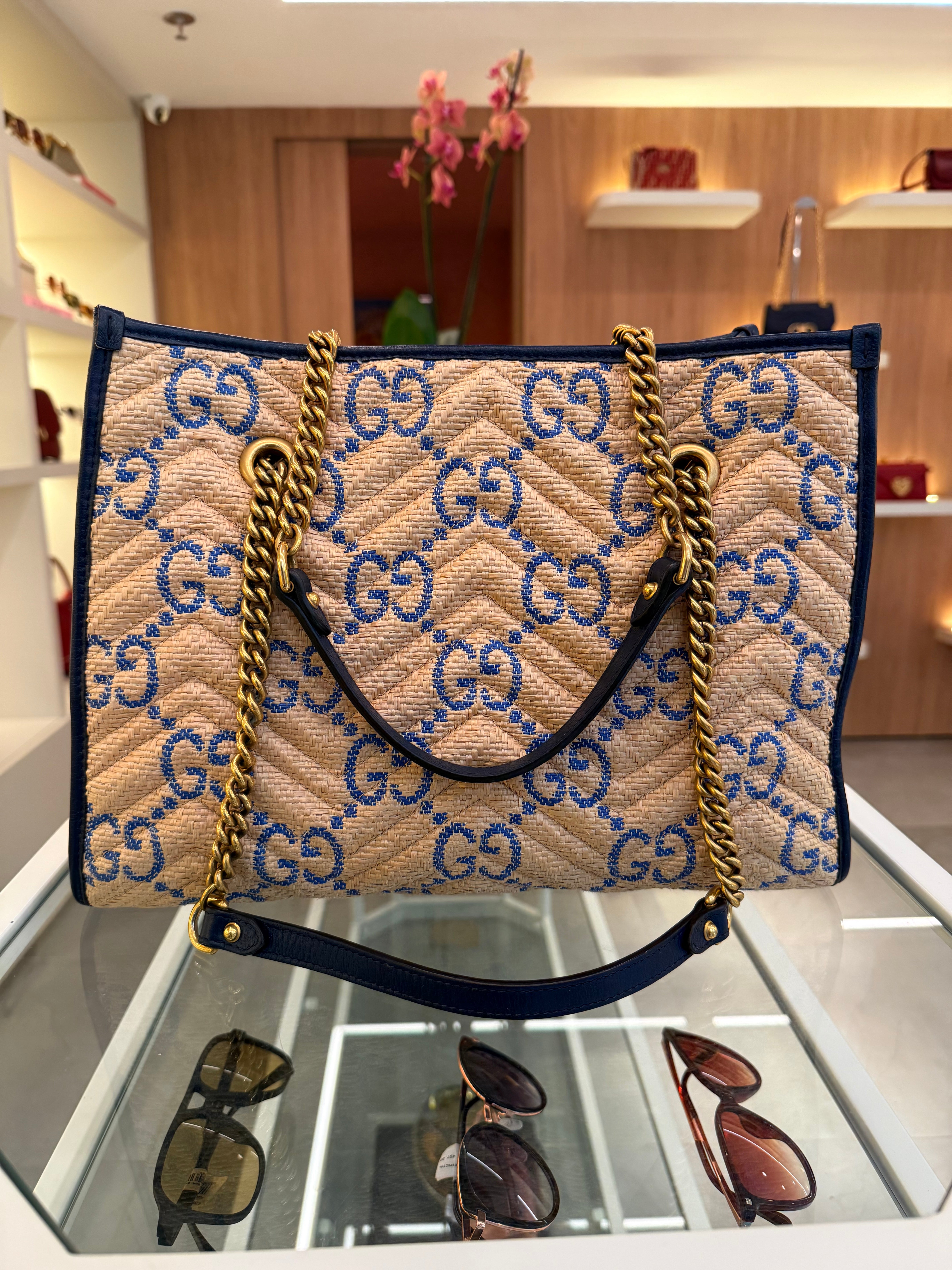 Gucci GG Marmont em ráfia